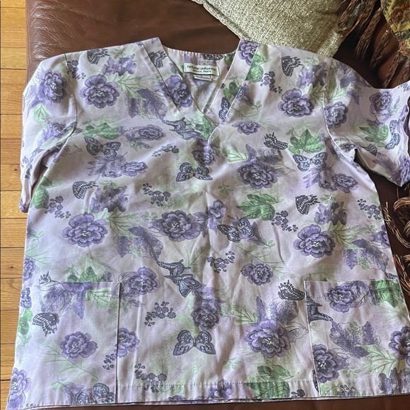 Lavender Floral Women's Short Sleeve Top - Picture 1 of 3